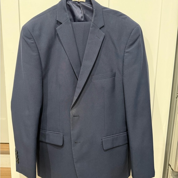 Alain Dupetit Classic Navy Blue 2 Piece Suit with Notched Lapel and Tailored Fit - Picture 3 of 7